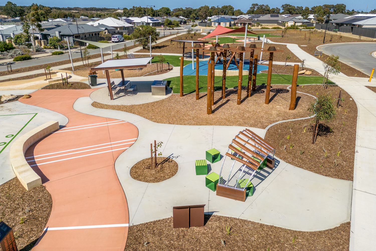 Linea Cube (LIC6) with Lycra Strip battens, Shamrock frame. Photo: Parky Pictures Photography for LD Total.