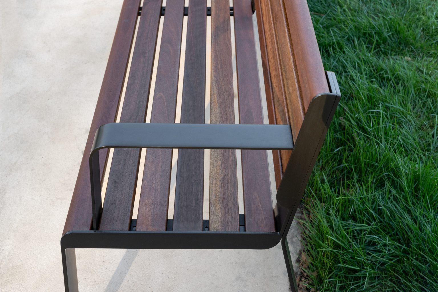 Linea Seat (LIS10) with Spotted Gum hardwood battens, Textura Dark Bronze frame.