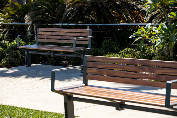 Aria Seat (CMA1) 3-seater with battens in aluminium woodgrain Spotted Gum, Textura Woodland Grey frame.