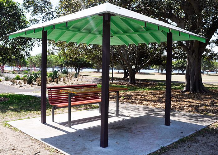 Single-sided picnic setting for wheelchair and pram access