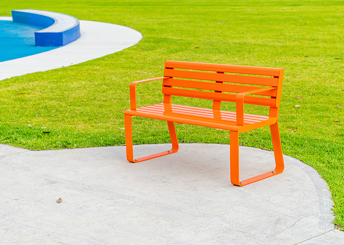 Linea Seat (LIS10, 1200) in Sensation Orange.