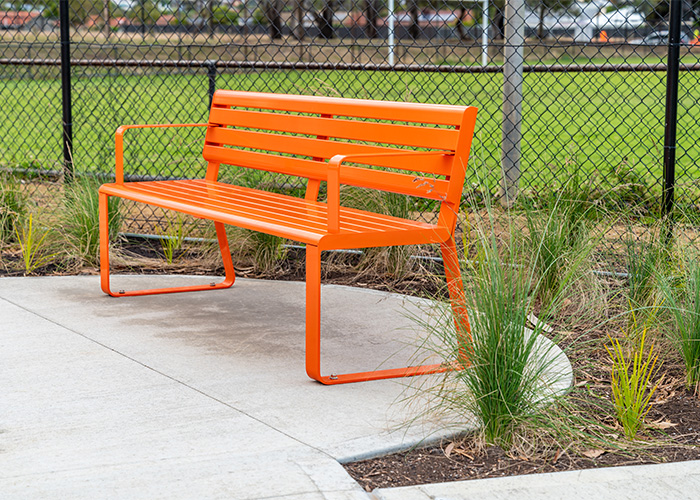 Linea Seat (LIS10, 1800) in Sensation Orange.