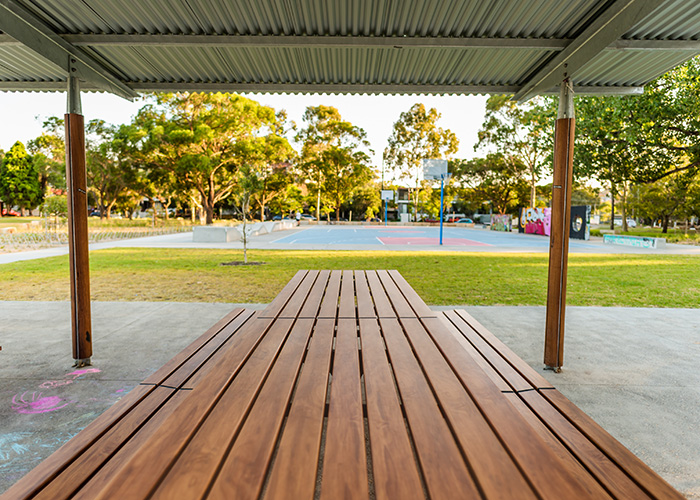 Park DDA Setting (PT9-DDA, PB5-DDA) with Spotted Gum battens, Textura Monument frame.
