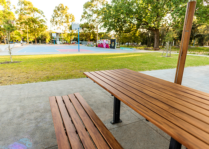 Park DDA Setting (PT9-DDA, PB5-DDA) with Spotted Gum battens, Textura Monument frame.
