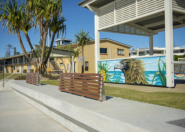 Custom seats on concrete steps with aluminium woodgrain Woodland Grey battens.