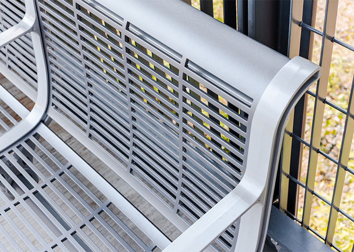 Concourse Seat (CML7, 4-seater) wall-fixed, Sable Brilliance panels, Palladium Silver frame.