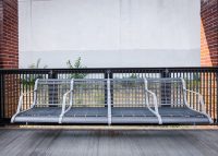 Concourse Seat (CML7, 4-seater) wall-fixed, Sable Brilliance panels, Palladium Silver frame.