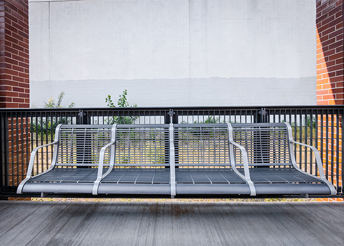 Concourse Seat (CML7, 4-seater) wall-fixed, Sable Brilliance panels, Palladium Silver frame.