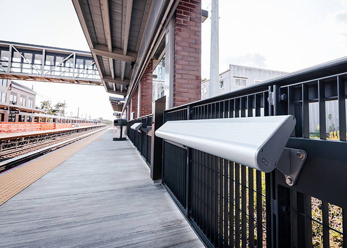 Aero Leaning Rail (AR1, 1500mm) wall-fixed, anodised aluminium body, Palladium Silver frame.