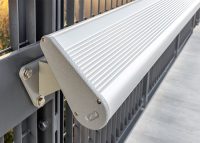 Aero Leaning Rail (AR1, 1500mm) wall-fixed, anodised aluminium body, Palladium Silver frame.