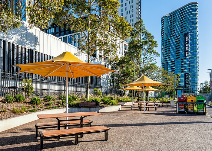 Aria DDA Setting (CMA6-DDA, 2100mm) with aluminium Spotted Gum battens, Textura Dark Bronze frame.