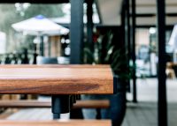 Battens in aluminium woodgrain Spotted Gum, frames in Textura Monument.