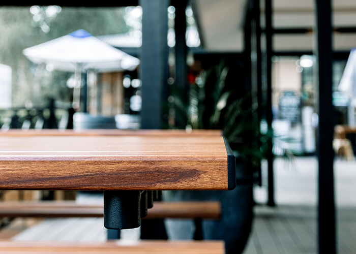 Battens in aluminium woodgrain Spotted Gum, frames in Textura Monument.