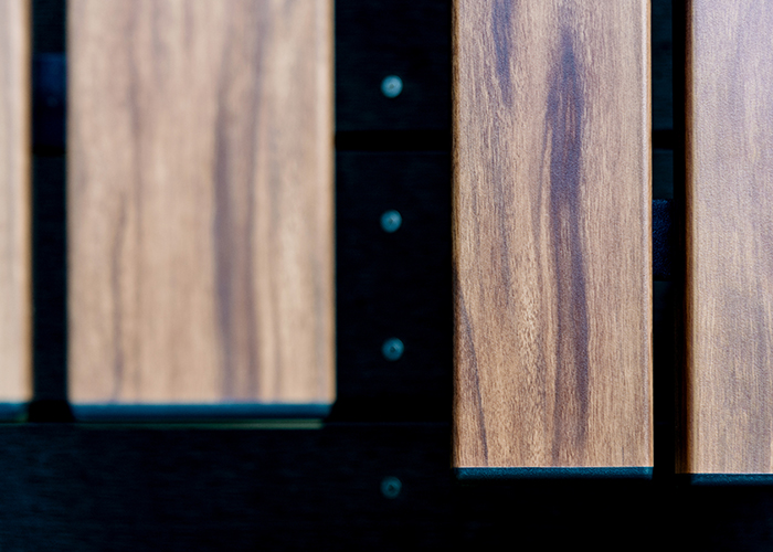 Battens in aluminium woodgrain Spotted Gum.