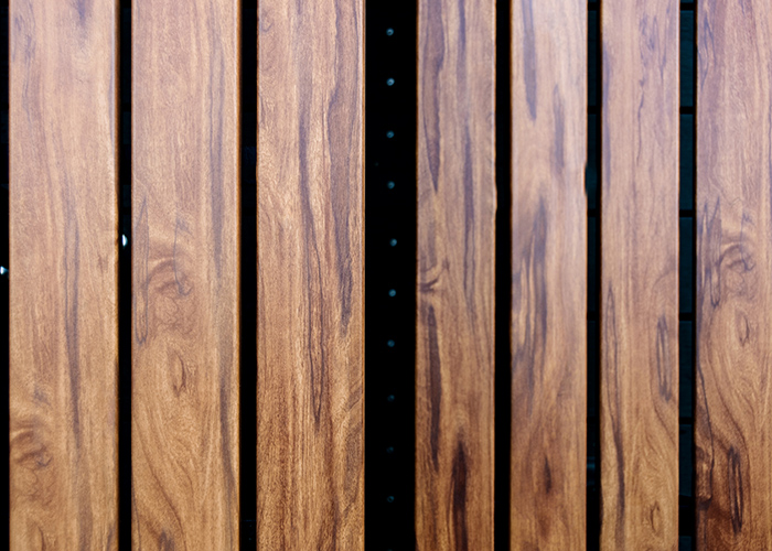 Battens in aluminium woodgrain Spotted Gum.