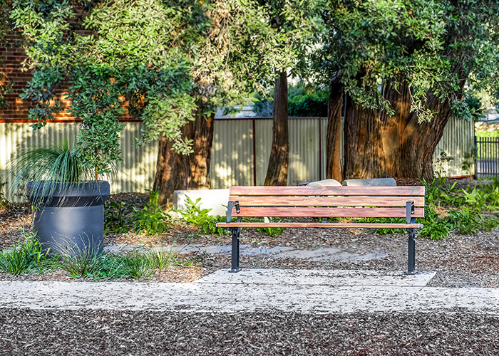 Park DDA Seat, battens in aluminium woodgrain Spotted Gum, frames in Monument.