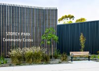 Park DDA Seat, battens in aluminium woodgrain Spotted Gum, frames in Monument.