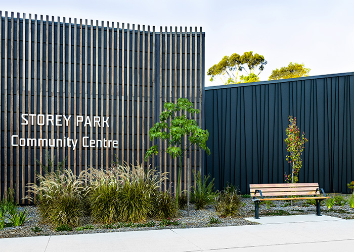 Park DDA Seat, battens in aluminium woodgrain Spotted Gum, frames in Monument.