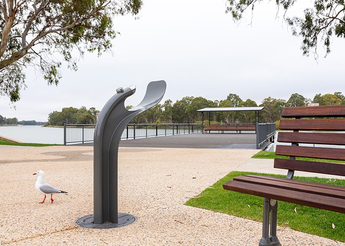 Arqua Fountain in tailored Metropolis Storm Pearl grey.
