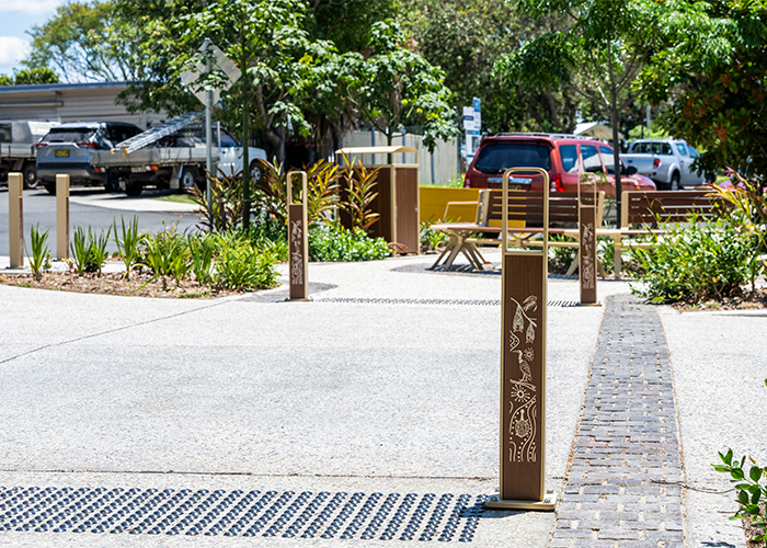 Linea Bollard (B6) with etched artwork, aluminium Bush Cherry insert, Textura Doe Skin frame.