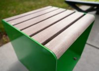 Linea Cube (LIC6) with aluminum Beach Oak Grey battens, Shamrock Green frame.