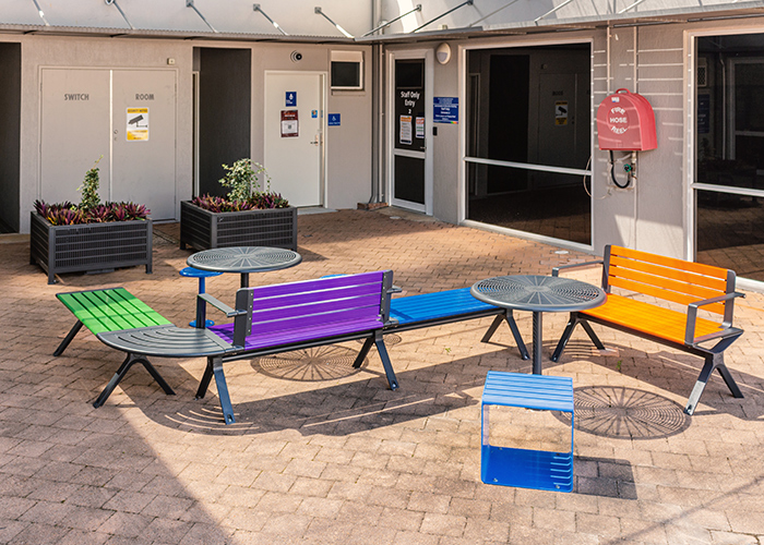 Aria Seating System, S-shape, with Cafe Table (T1), Cafe Stool (S1) and Linea Cube (LIC6).