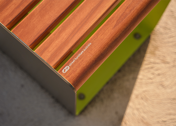 Linea Cube (LIC6) with aluminium Spotted Gum battens, Lycra Strip Green and Textura Woodland Grey frame.
