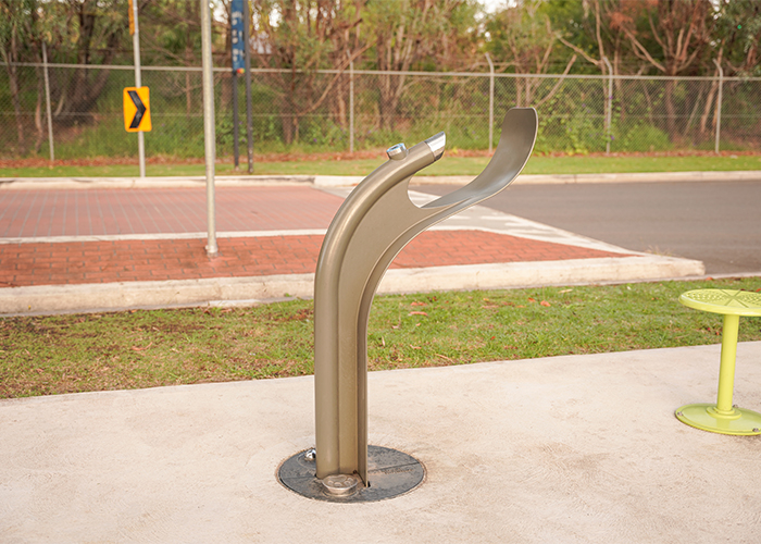 Arqua Dog Bubbler (DF4-DB) in Textura Woodland Grey.