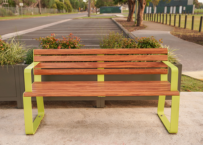 Linea Seat (LIS10) with aluminium Spotted Gum battens, Lycra Strip Green frame.