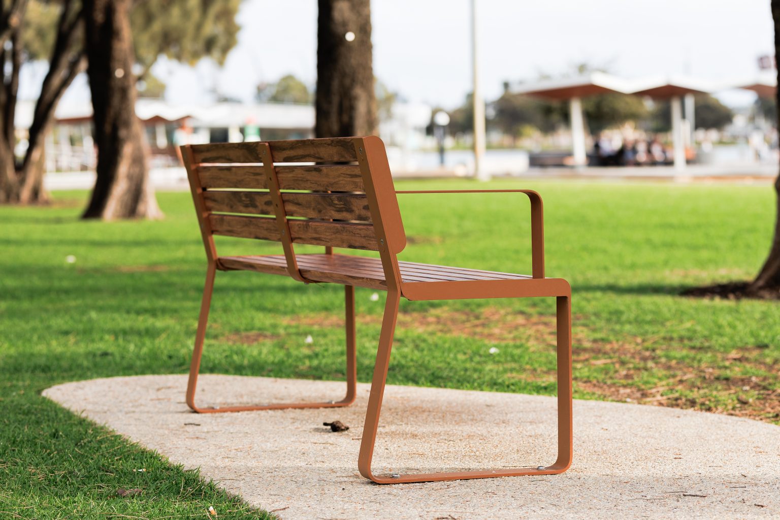 Linea Seat, 1800mm, with arms, aluminium woodgrain Spotted Gum battens, Textura Russet frames.