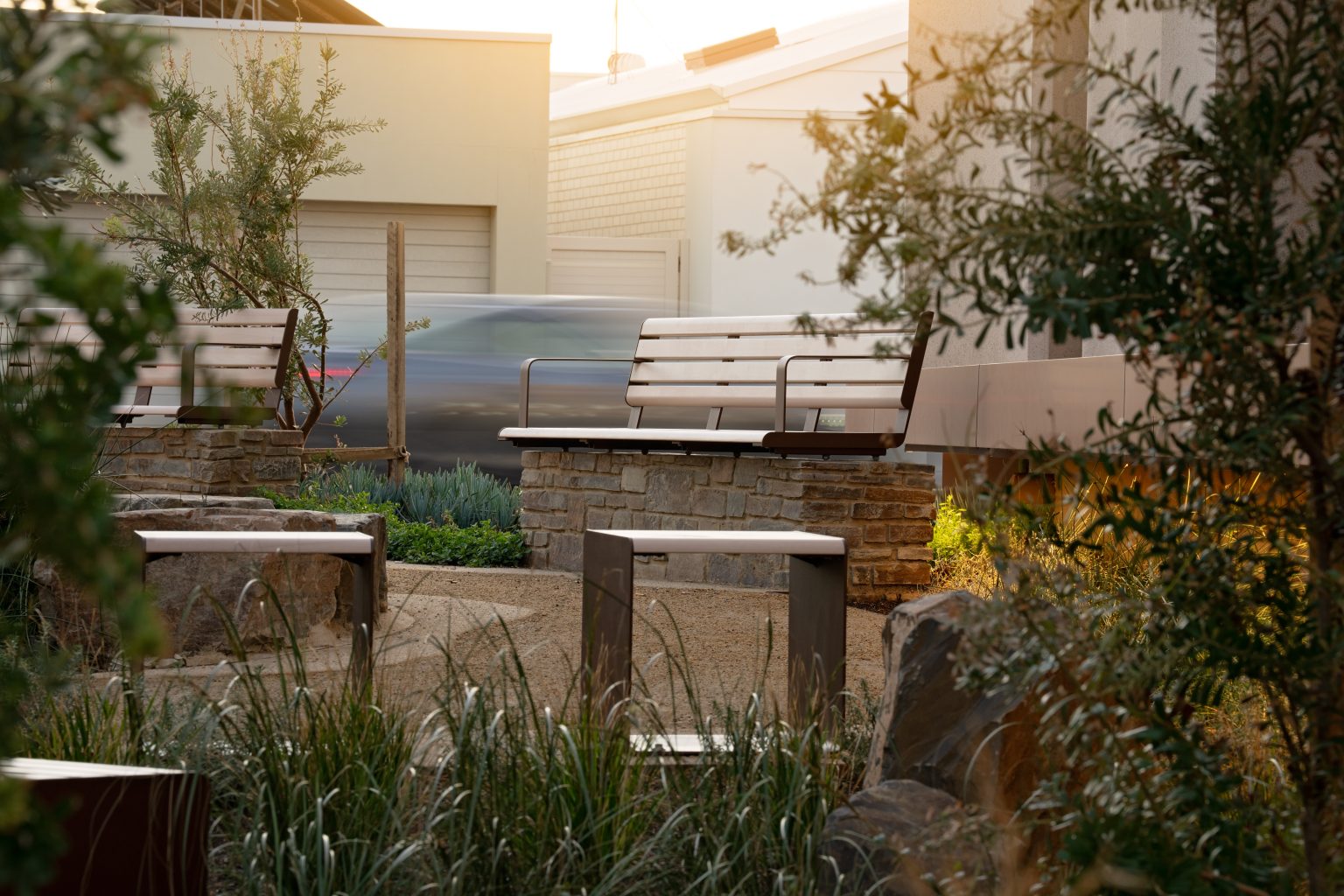 Linea Cube with aluminium woodgrain Curly Birch battens, Textura Core Ten frames.