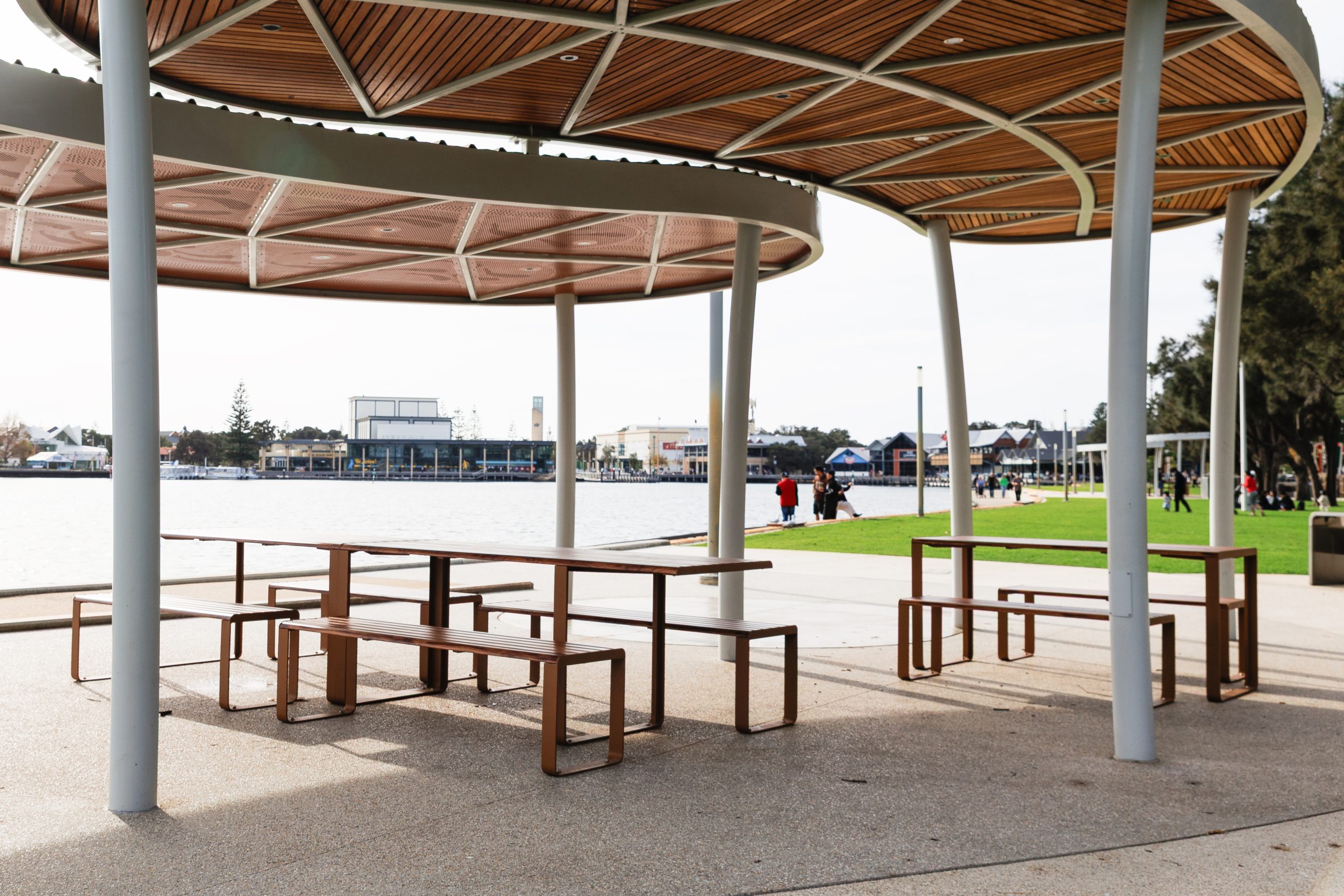 Linea DDA Setting - left: 2200mm table with end access, 1800mm bench with tall leg - with aluminium woodgrain Spotted Gum battens, Textura Russet frames. Right: 1900mm table, 1500mm bench with tall leg