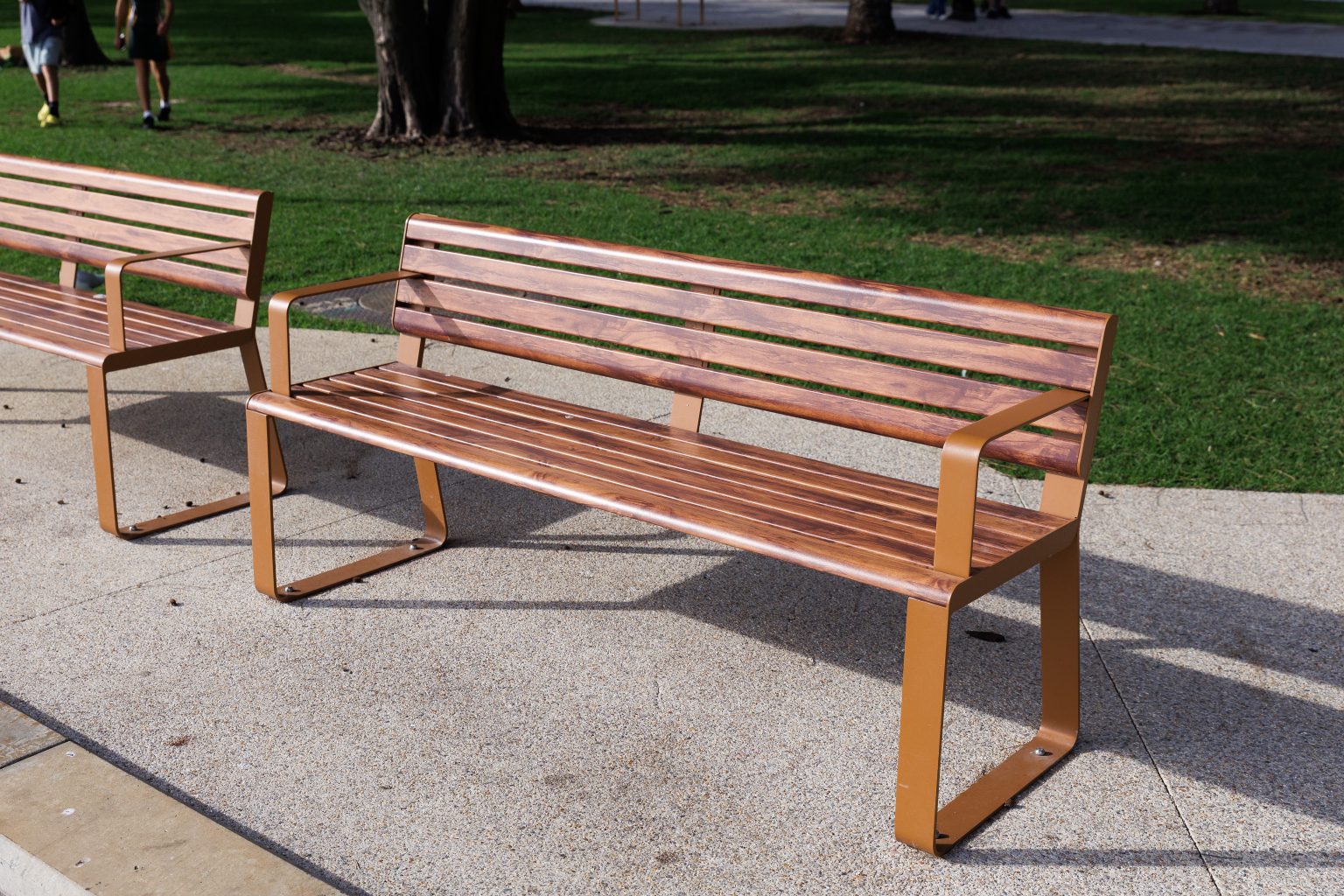 Linea Seat, 1800mm, with arms, aluminium woodgrain Spotted Gum battens, Textura Russet frames.